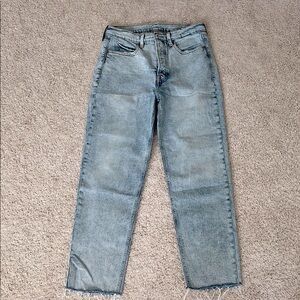 Women’s Light Wash Straight Leg Jeans